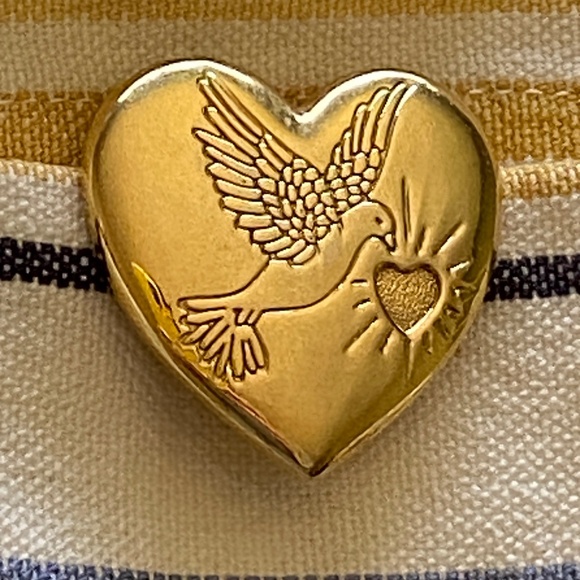 The Variety Club I 1997 Gold Heart Pin I Children's Charity - Picture 3 of 14